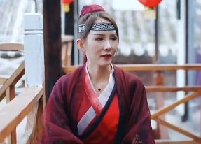 Trước con cu to lớn, cô gái nhút nhát không kiềm nỗi